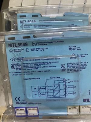 De MTL5049 isoleert en geeft twee 4/20mA signalen door van een controller in de veilige zone naar twee belastingen in de gevaarlijke zone.